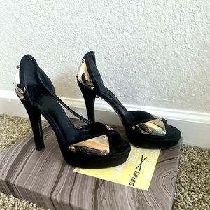 Gucci Kid Scamosciato Nero Black Suede and Metal Platform Pump Size 6.5